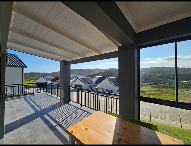 2 BEDROOM HOUSE FOR SALE IN OUTENIQUASBOSCH